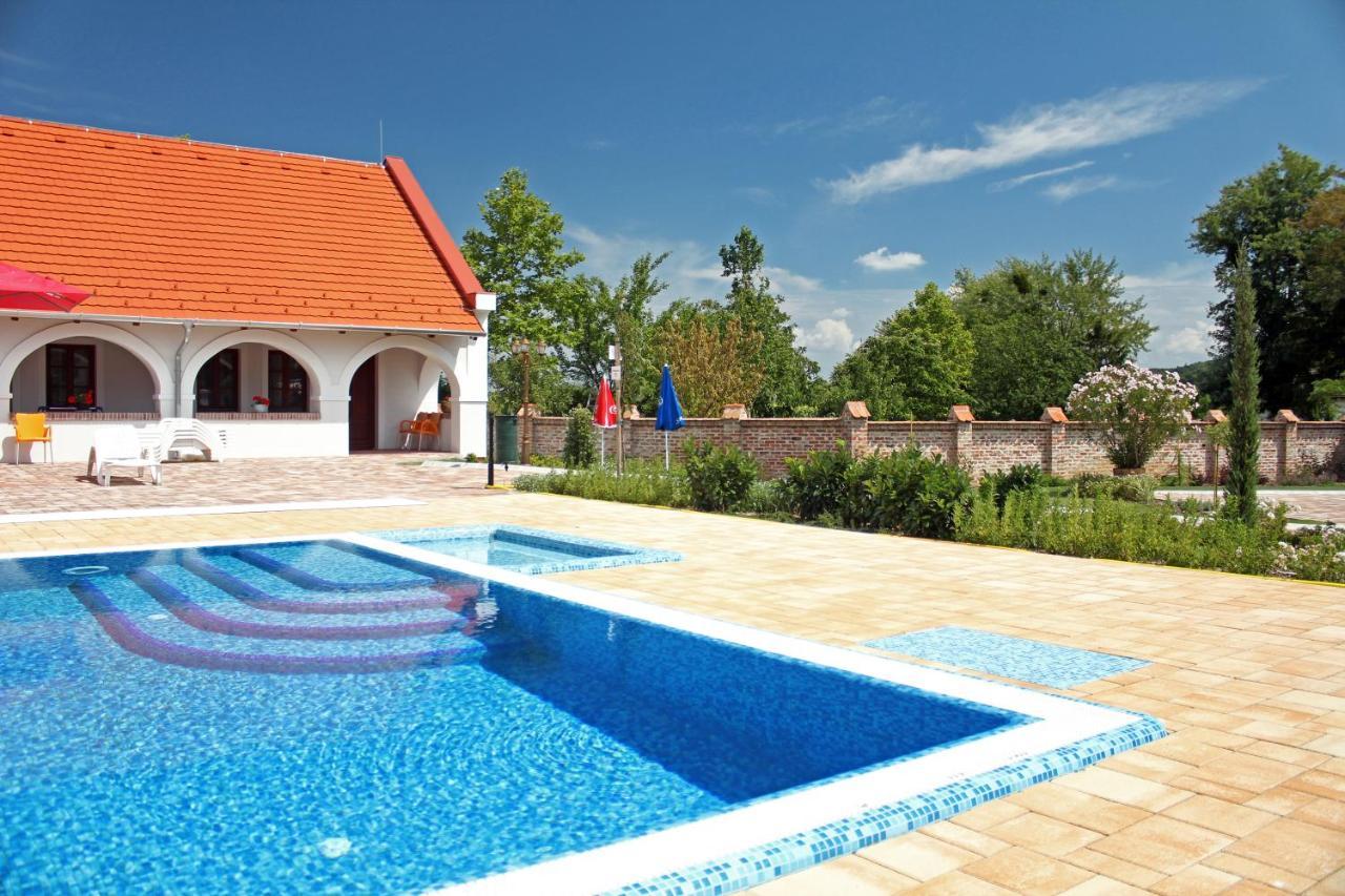 Margareta Panzio Hotel Horvatzsidany ภายนอก รูปภาพ